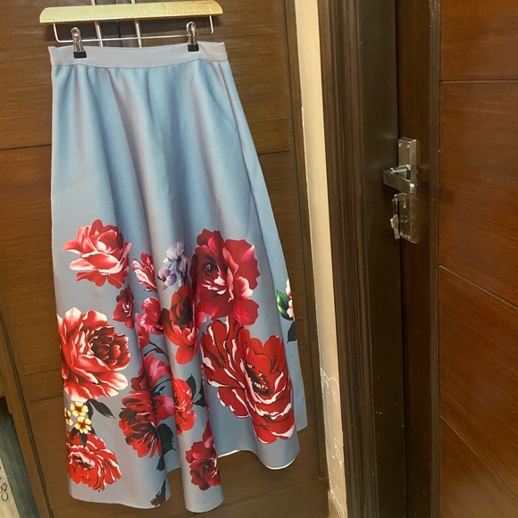 COPY - FLORAL Skirt - Picture 3 of 9